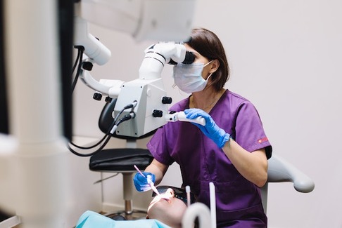 patient undergoing wisdom tooth removal surgery